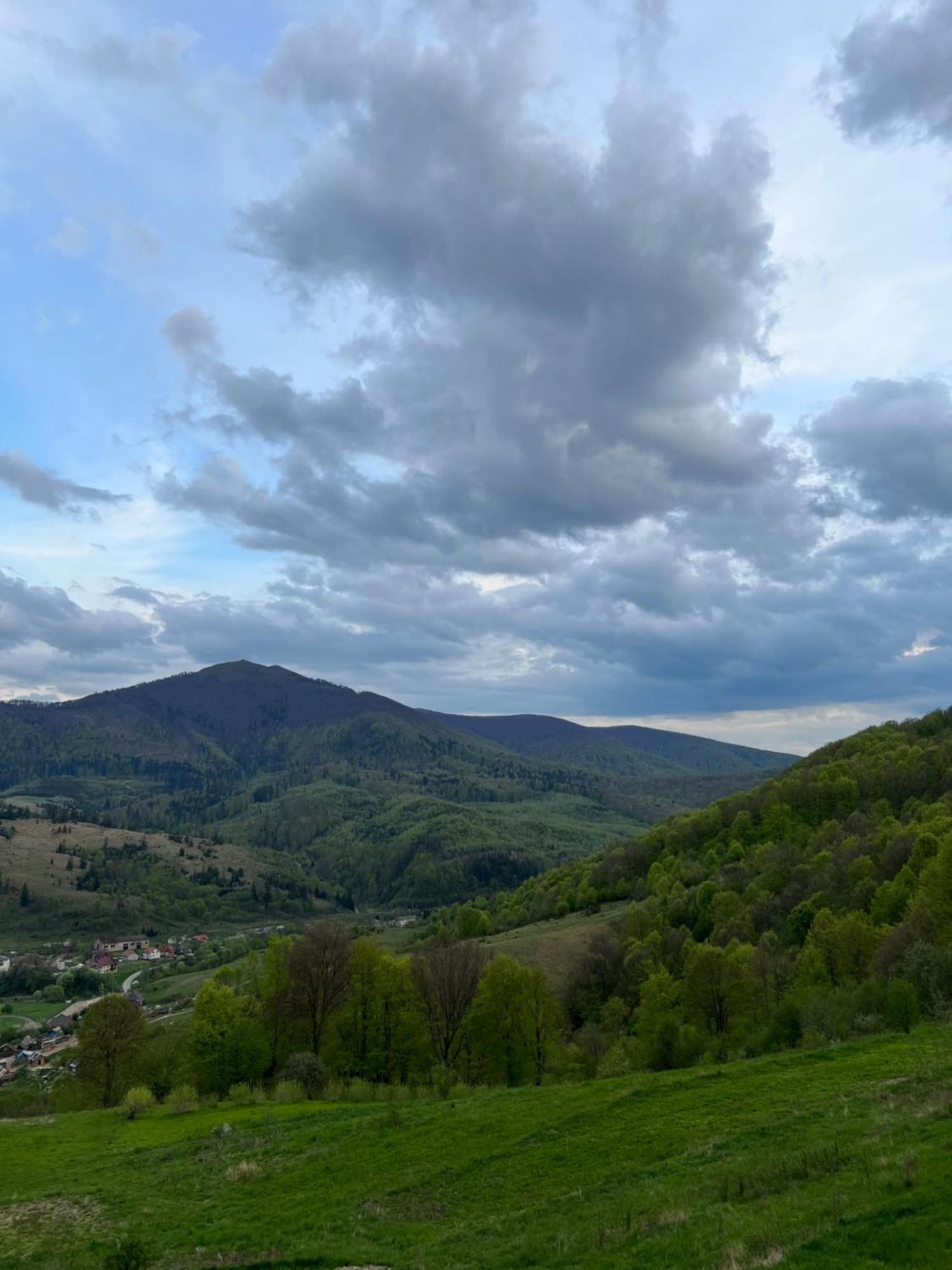 Готельно-Ресторанний Комплекс Кичера Volovets Bagian luar foto