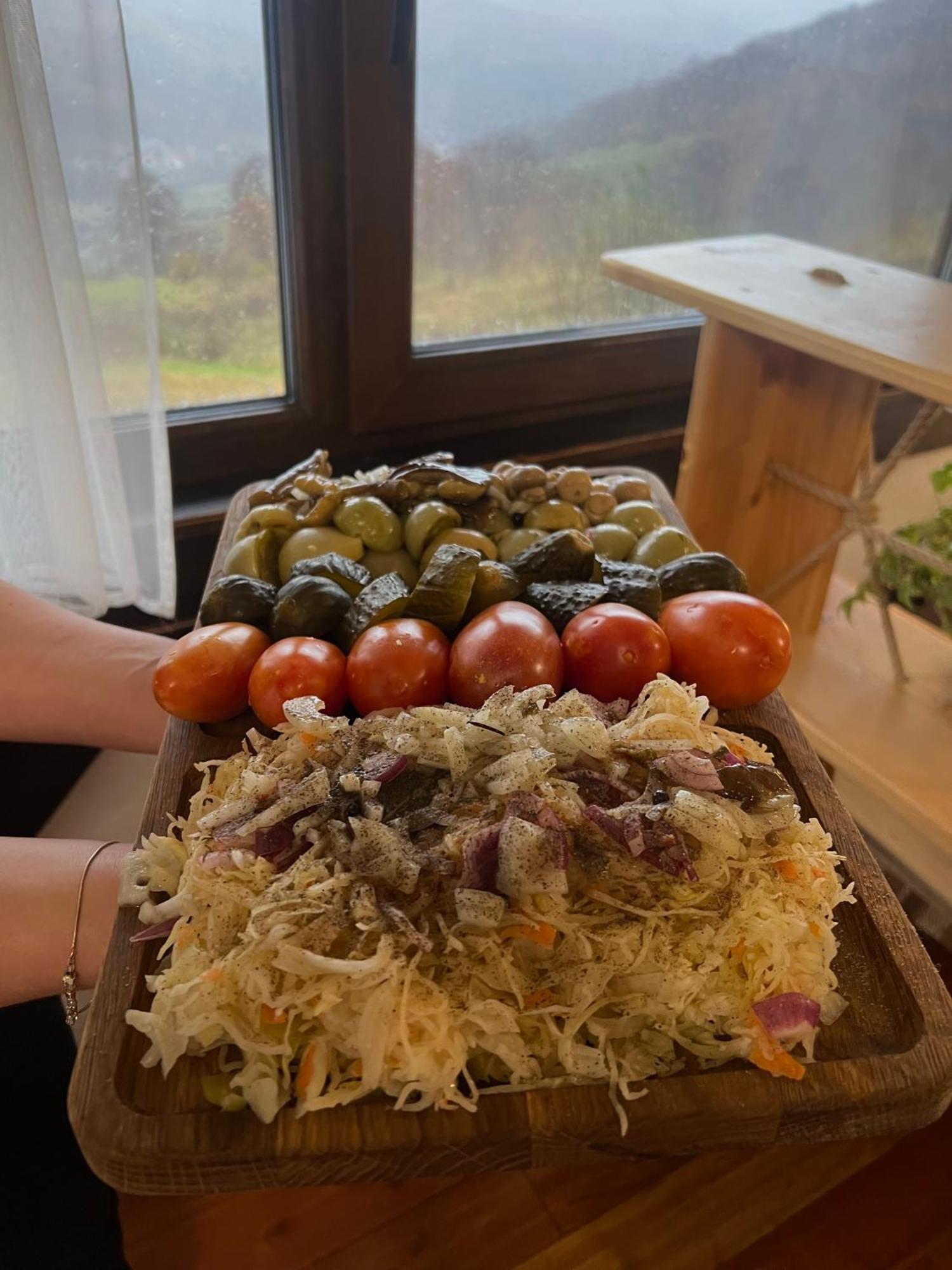 Готельно-Ресторанний Комплекс Кичера Volovets Bagian luar foto