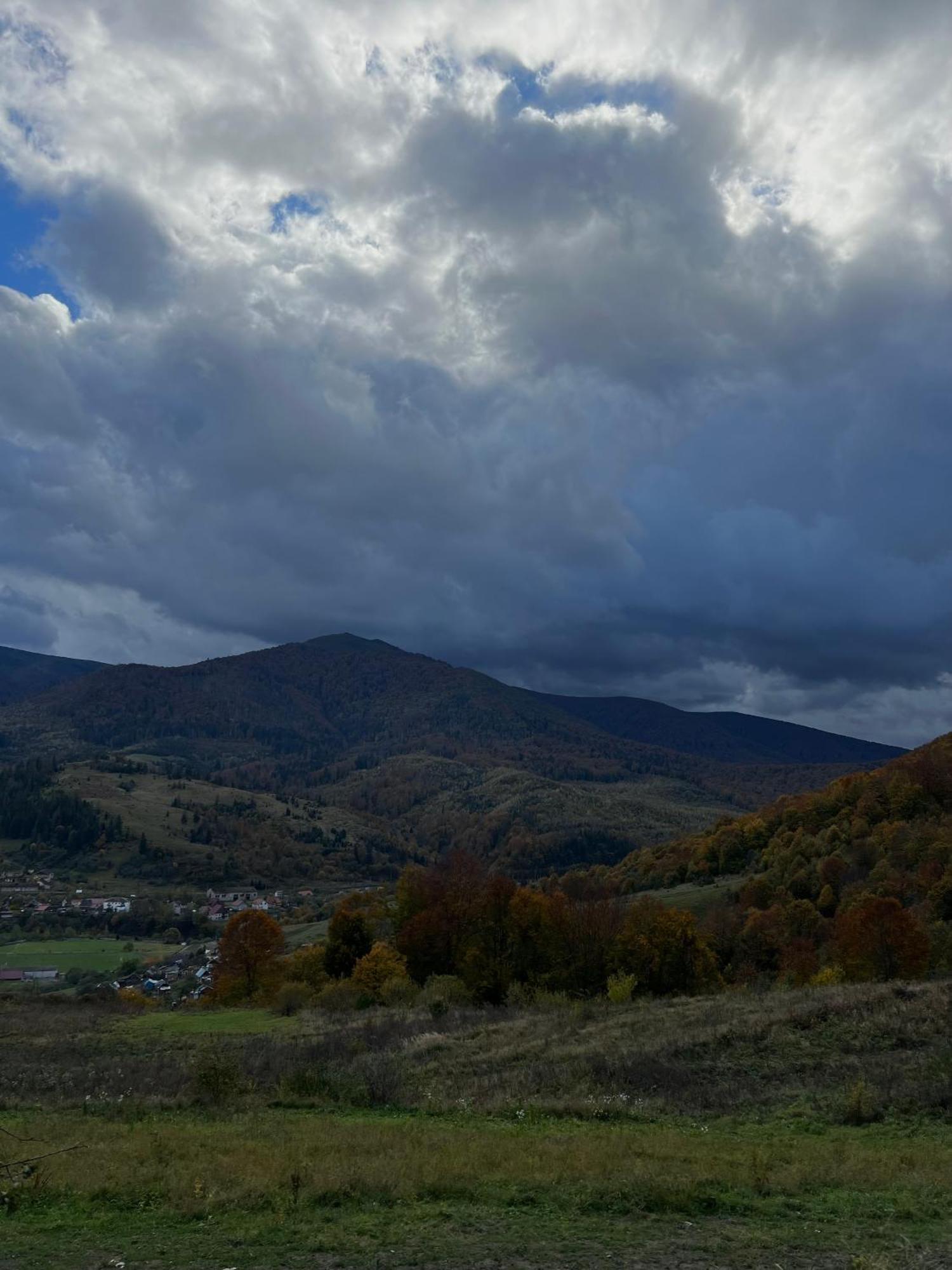 Готельно-Ресторанний Комплекс Кичера Volovets Bagian luar foto